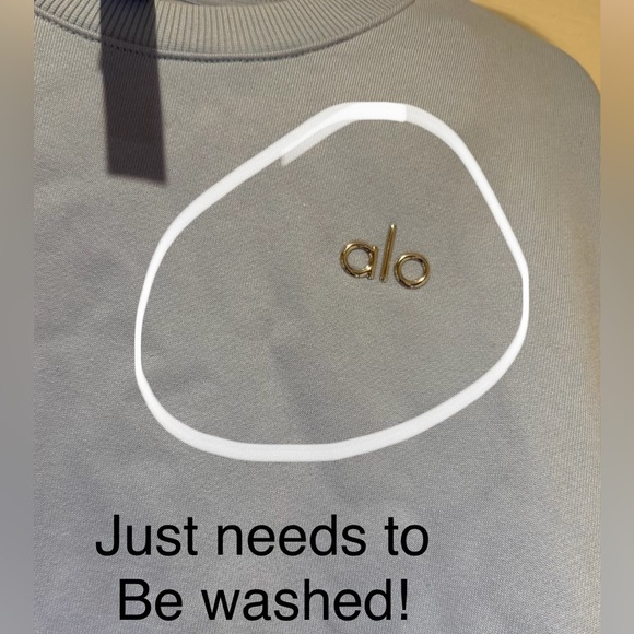 NWT ALO Yoga accolade crew sweatshirt medium seashell blue ✨ new + ribbed shorts - Picture 5 of 10